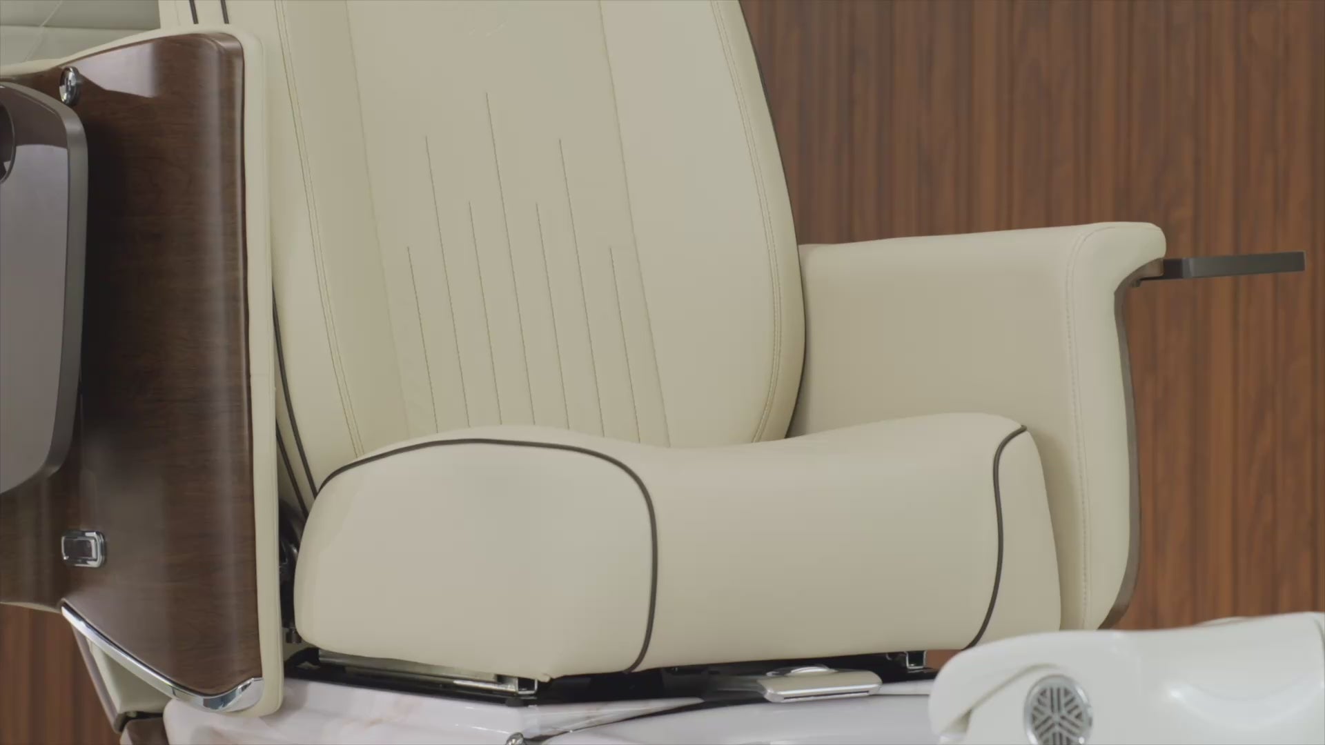 PRIVÉ Lounge Pedicure Chair's Lift-up Arm-rest